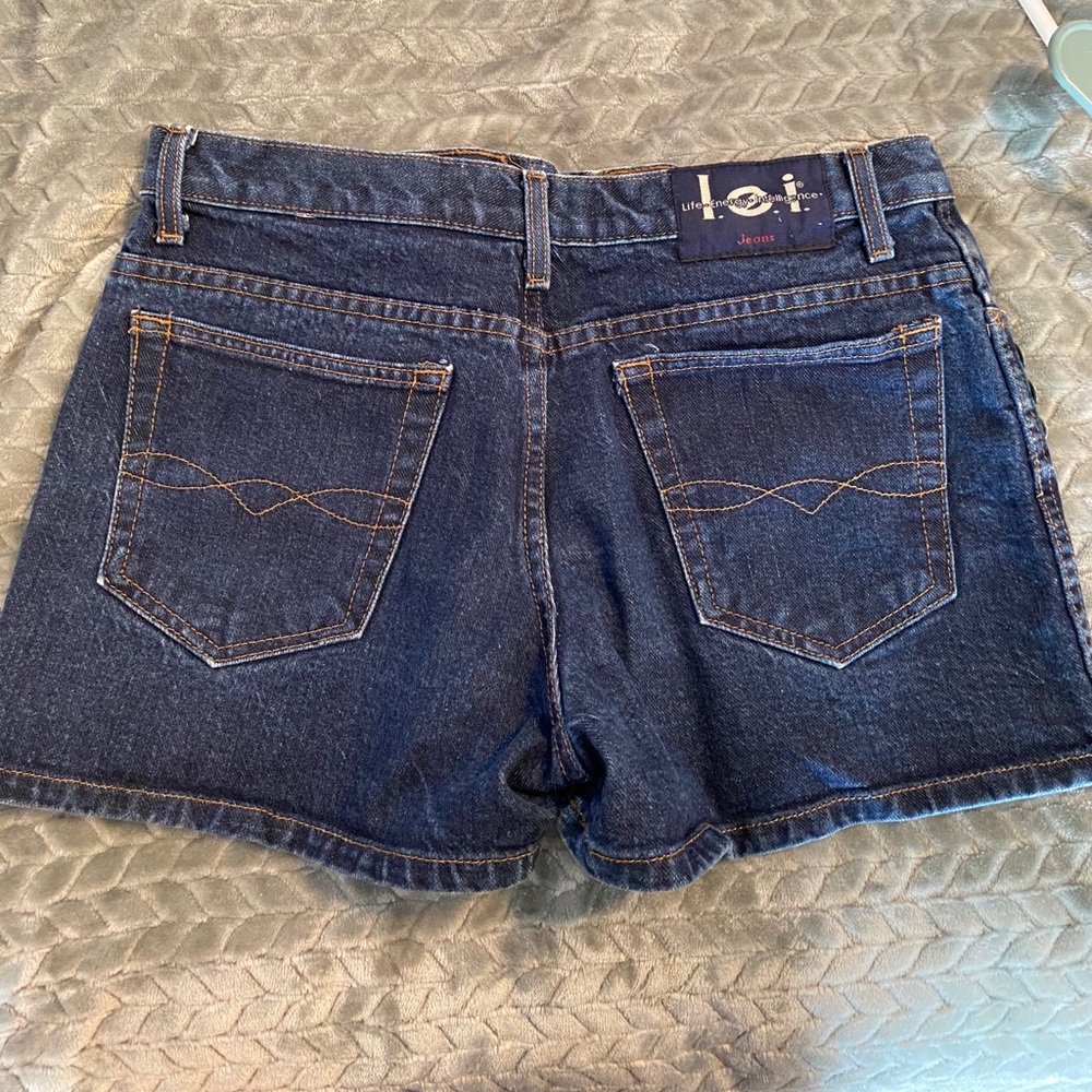 Shorts - Picture 2 of 4